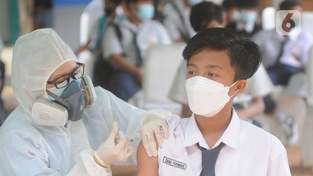 Vaksinasi Pelajar di Tangerang Selatan