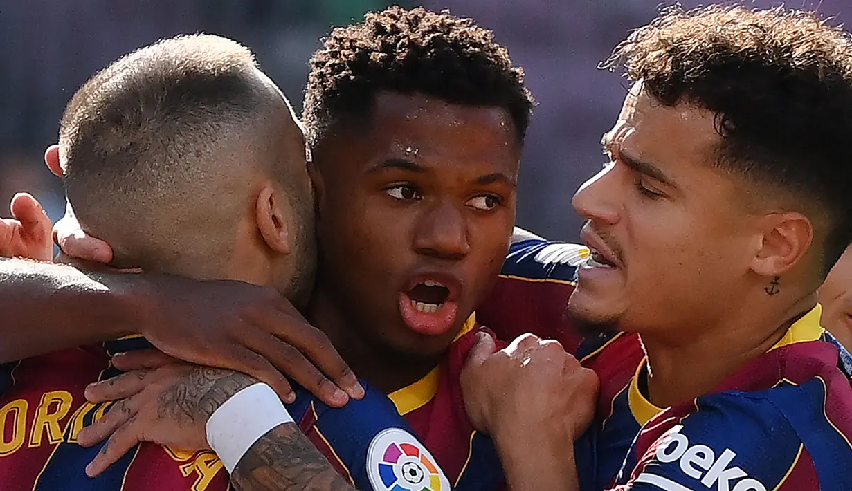 Ansu Fati berhasil menunjukkan kemampuannya ketika fase pembukaan musim 2020/2021 silam. Dirinya tercatat mencetak lima gol dan empat assist dalam 10 penampilan di La Liga dan Liga Champion. Saat ini, nilai banderolnya mencapai 60 juta Euro. (Foto: AFP/Lluis Gene)