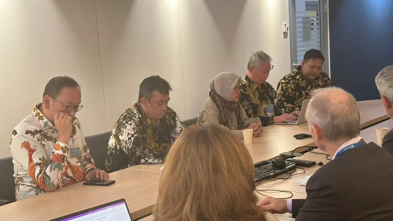 Menteri Sosial Tri Rismaharini (Mensos Risma) mengadakan pertemuan bilateral dengan Direktur Pusat Pengembangan OECD Ragnheidur Elin Arnadottir (Ragga) serta Direktur Urusan Tenaga Kerja dan Sosial OECD Stefano Scarpetta.(Foto: Kementerian Sosial)
