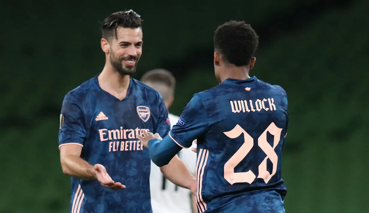 Gelandang Arsenal, Joe Willock, merayakan gol yang dicetaknya ke gawang Dundalk pada laga lanjutan Liga Europa 2020/2021 di Aviva Stadium, Jumat (11/12/2020) dini hari WIB. Arsenal menang 4-2 atas Dundalk. (AFP/Paul Faith)