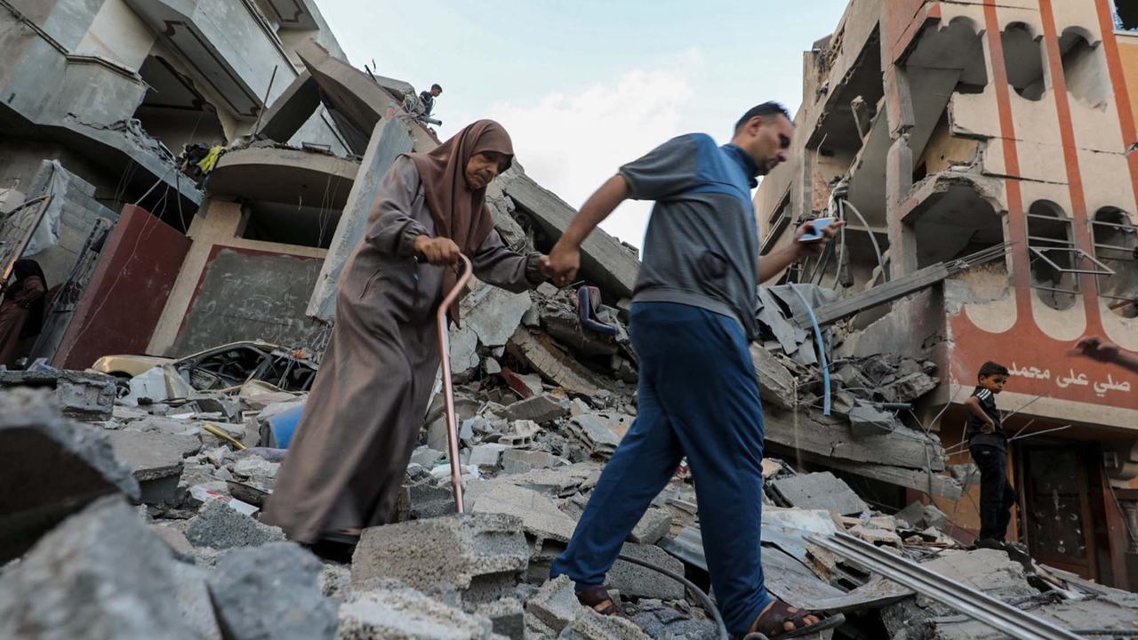 FOTO: Serangan Udara Israel di Gaza Tewaskan 85 Orang, Dunia Serukan Gencatan Senjata