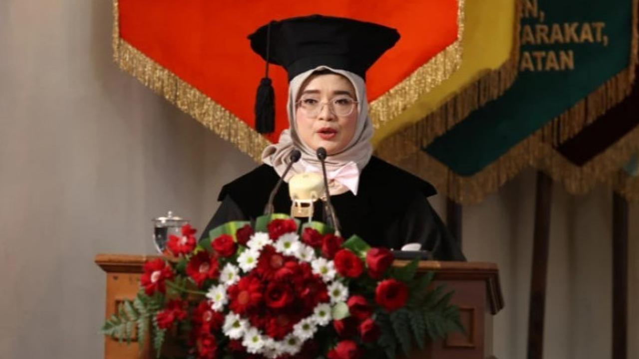 Dosen UGM Ini Pernah Sepelekan Kuliah karena Jadi Aktivis, Kini Ditetapkan Jadi Guru Besar