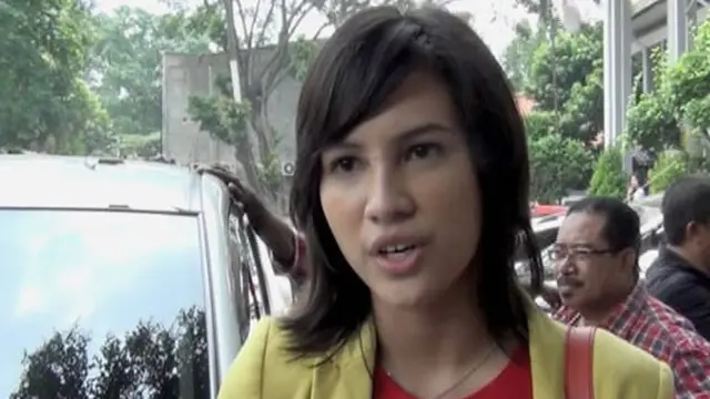 Sidang Perdana, Eza Gionino Didukung Mantan Pacar