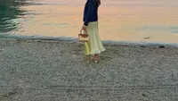 Potret Raline Shah Nikmati Sunset di Saint Tropez Prancis, Gayanya Elegan