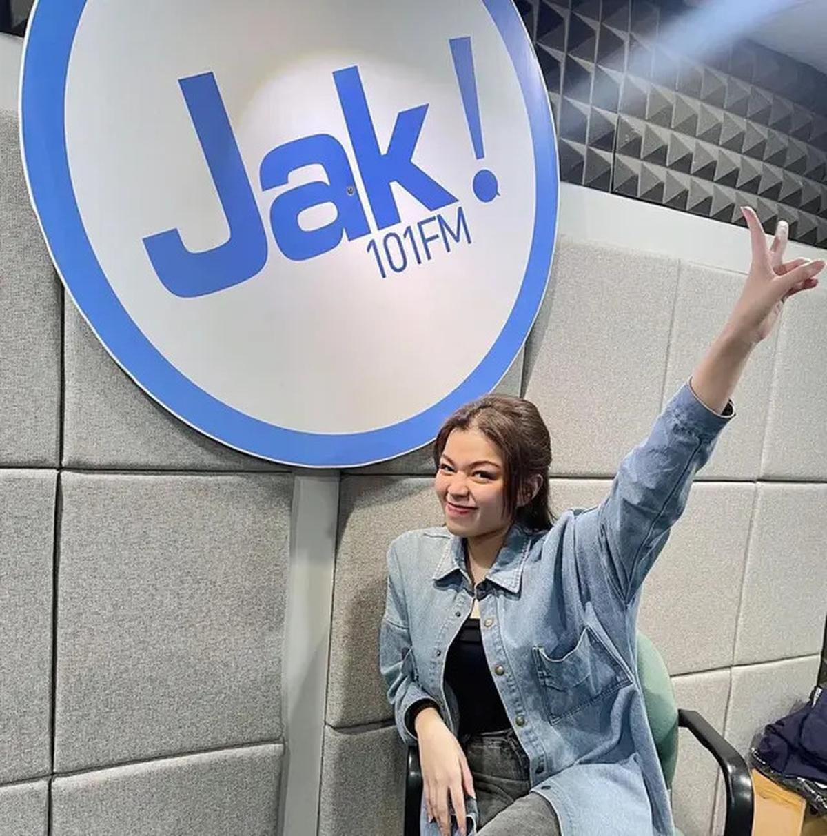 6 Momen Oza Rangkuti Lamar Kekasih, Aisha Lahtiba Sang Penyiar Radio Berbakat