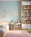 Kamar tidur anak ukuran 2x3 meter dengan ranjang single, meja belajar kecil, rak buku di dinding, dan dekorasi warna pastel. (Liputan6.com/MetaAI)