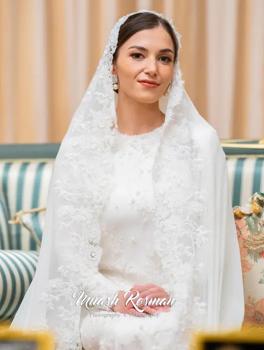 Selanjutnya pada 9 Januari, dilaksanakan Majlis Istiadat Menghantar Tanda Diraja dan Pertunangan Diraja-Majlis Istiadat Menerima Tanda Diraja dan Pertunangan Diraja. [@muash.portfolio]