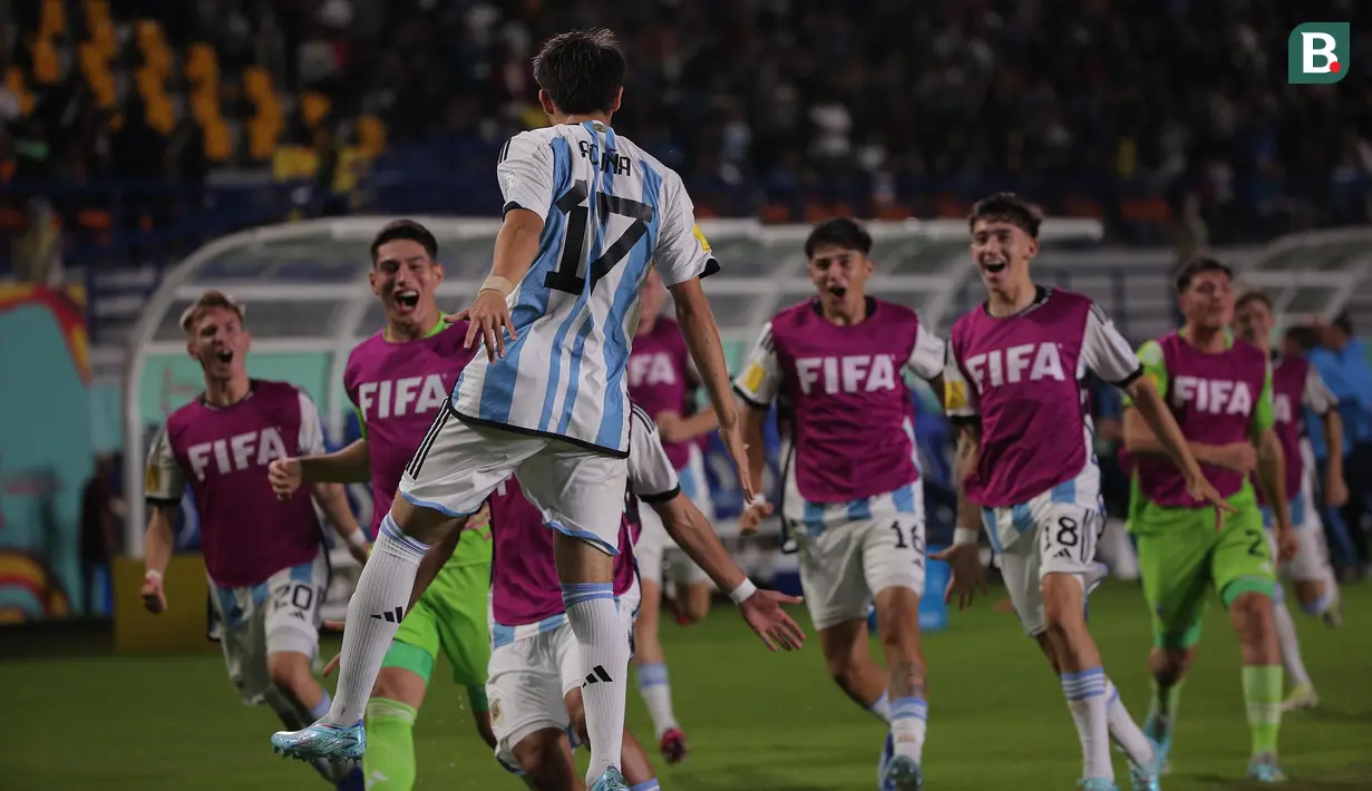 <p>Selebrasi pemain Timnas Argentina U-17, Valentino Acuna setelah mencetak gol kedua ke gawang Timnas Jepang U-17 pada laga kedua Grup D Piala Dunia U-17 2023 di Stadion Si Jalak Harupat, Kabupaten Bandung, Selasa (14/11/2023). (Bola.com/Ikhwan Yanuar)</p>