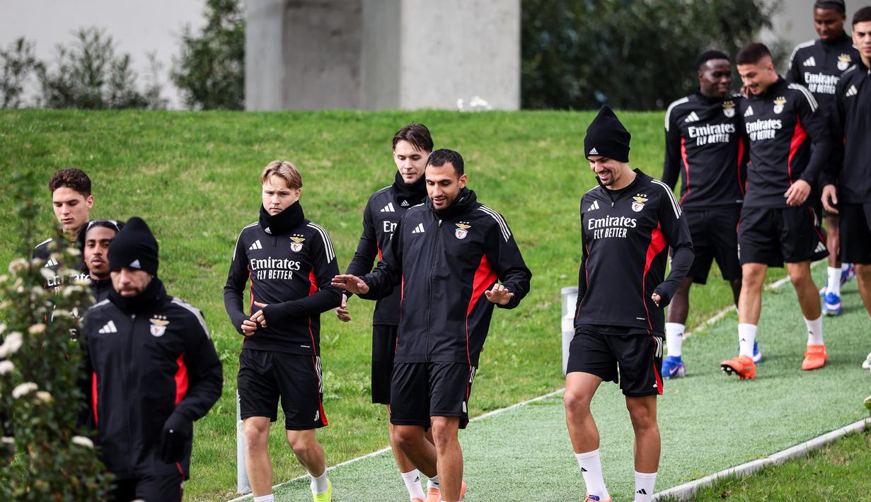 Real Madrid tiba di Lisbon dengan performa domestik yang meyakinkan. Empat kemenangan dari lima laga terakhir, termasuk kemenangan 4-1 atas Real Sociedad, meningkatkan rasa percaya diri tim tamu. (AFP/Patricia De Melo Moreira)