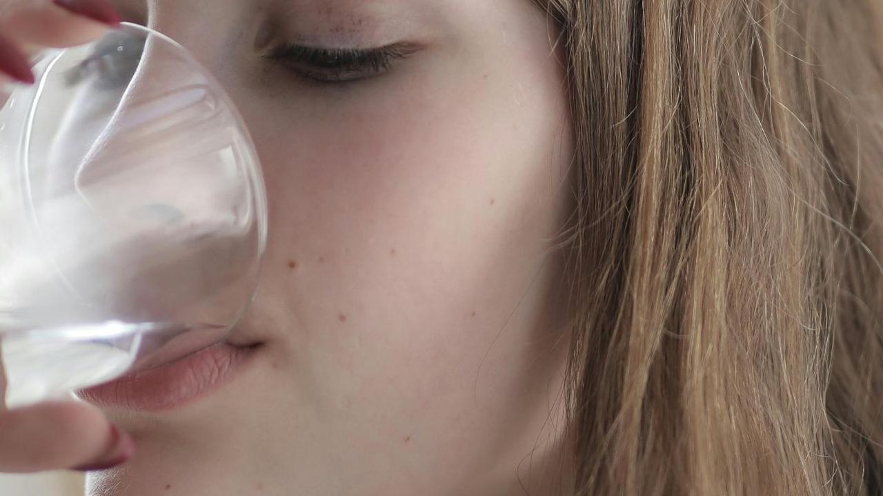 <b>4. Minum Air Putih</b><br>