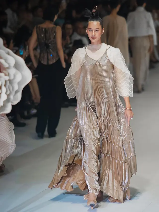 Paula Verhoeven kembali ke runway (Instagram/paula_verhoeven)