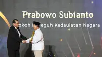 Pengamat Politik Bandingkan Sikap Ganjar Pranowo dan Prabowo Saat Terima Penghargaan