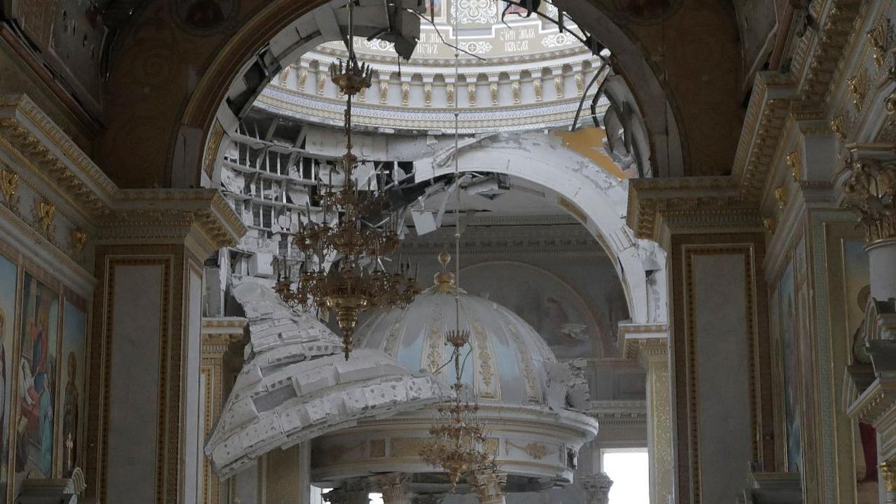 Serangan ke Katedral Ortodoks bersejarah di kota pelabuhan Odesa, Ukraina selatan ini telah memicu kemarahan. Presiden Zelensky menyatakan akan melakukan serangan pembalasan.
