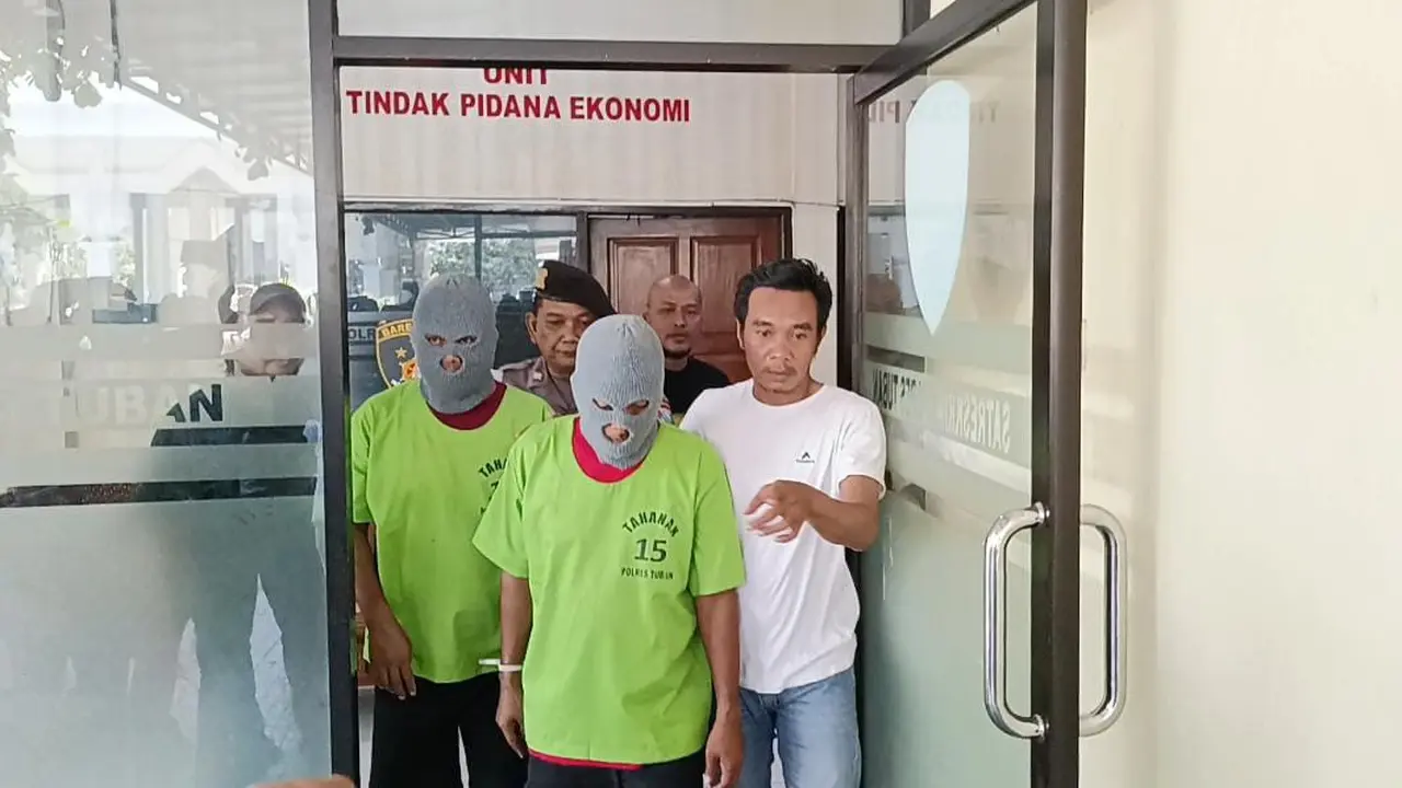 Kakak Adik tersangka pembunuhan diamankan di Polres Tuban. (Istimewa)