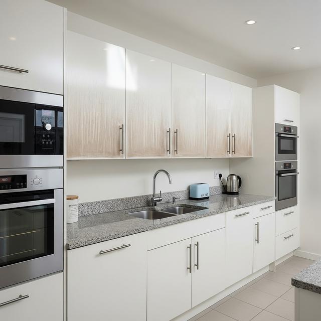 4. Mengabaikan Kebersihan Lemari Dapur Secara Rutin