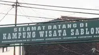Seorang warga Bandung, Jawa Barat yang juga pelaku usaha sablon membentuk Kampung Wisata Sablon.