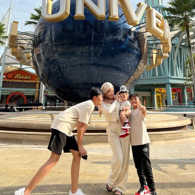 Putri Delina di Singapura (Foto: Instagram @putridelinaa)