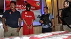 Tersangka kurir narkoba saat dihadirkan pada rilis narkoba di Patwal  Simpanglima Semarang, Minggu ( 17/3). Unit Satuan Narkoba Polsek Pedurungan Semarang menangkap kurir narkoba dengan barang bukti 1,3 kg sabu-sabu. (Liputan6.com/Gholib)