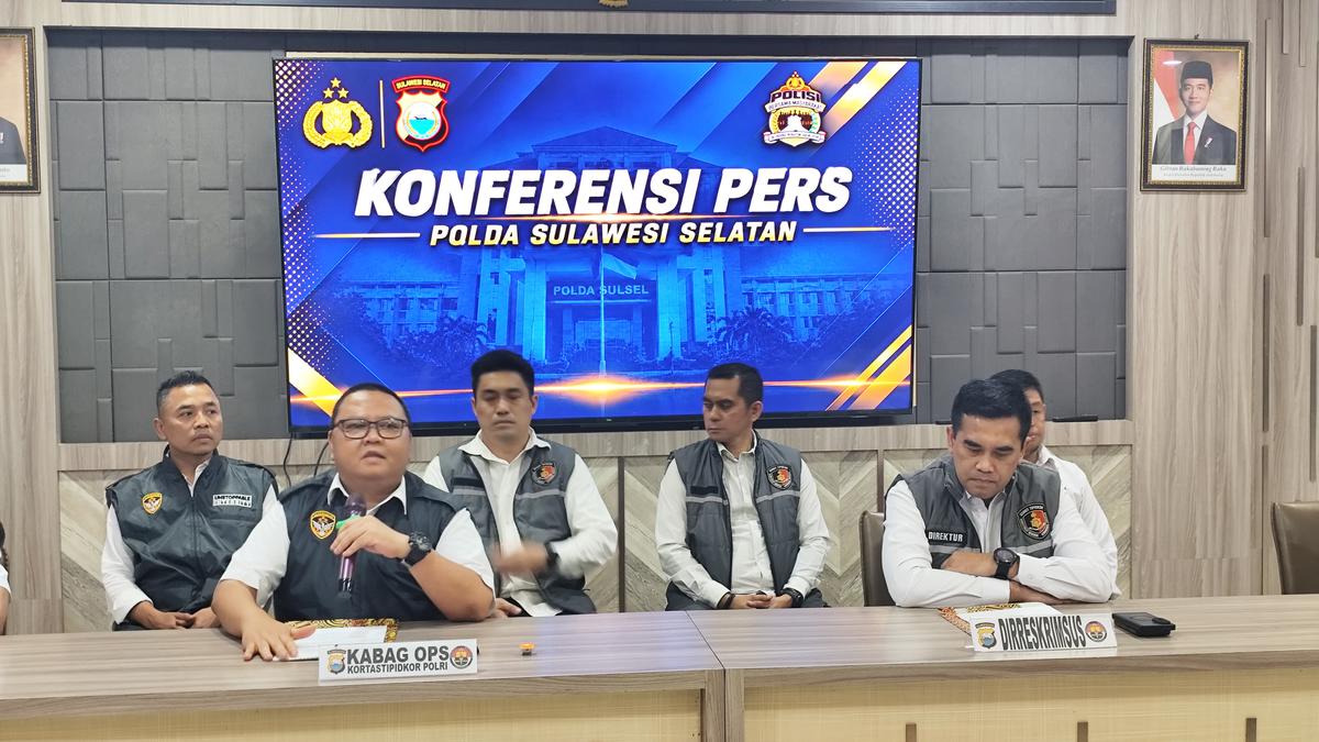 Polisi jelaskan penahanan eks Bupati Gowa Sitti Husniah Talenrang. (merdeka.com/ihwan fajar).