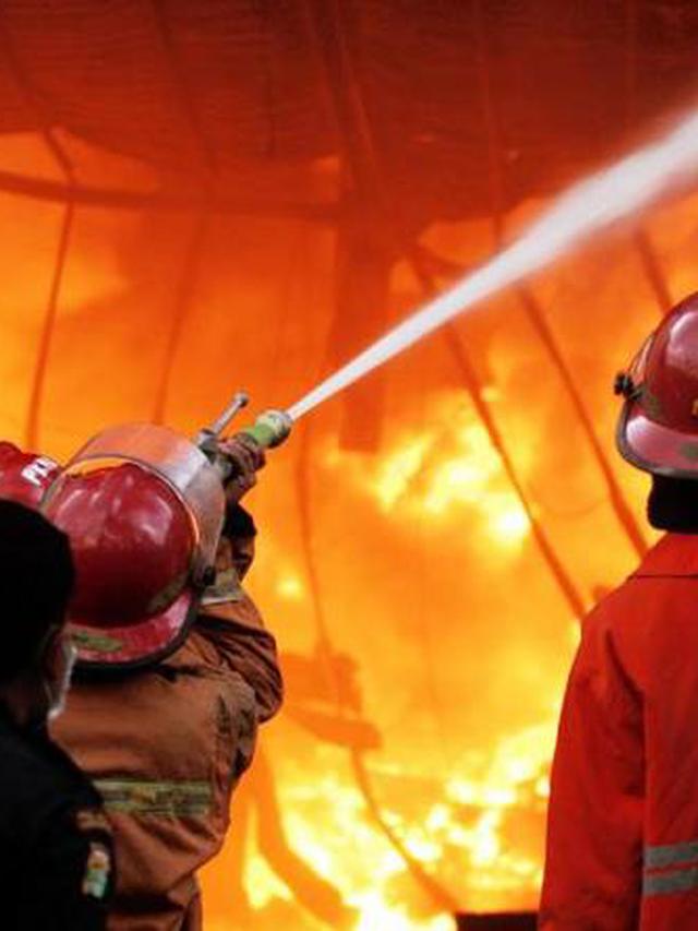 Atrium Senen Terbakar, 20 Pemadam Dikerahkan