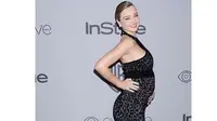 Miranda Kerr tetap percaya diri di red carpet Golden Globes 2018 dalam kondisi hamil (instagram/mirandakerr)