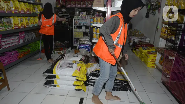FOTO: Sanksi Sosial Pelanggar Operasi Yustisi di Tangerang Selatan