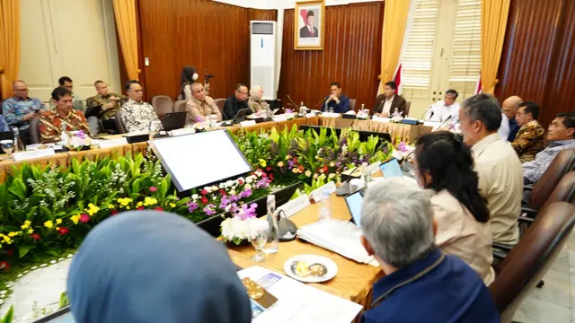 Rapat Komite Tapera untuk mempercepat penyaluran rumah subsidi atau FLPP sekaligus mendukung pencapaian Program 3 Juta Rumah di Aula Jusuf Anwar, Direktorat Jenderal Perbendaharaan Kementerian Keuangan, Jakarta Pusat, Rabu (24/6/2026).