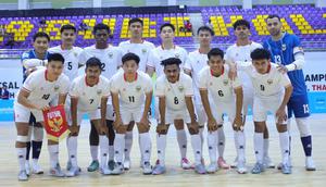 Timnas Futsal Indonesia saat jelang laga melawan Malaysia di Grup B Piala AFF Futsal 2026 di Nonthaburi Sports Complex Gymnasium, Thailand, Selasa (7/4/2026). (Dok. FFI)