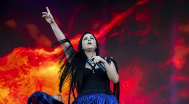 Amy Lee dari Evanescence di Louder Than Life Music Festival. (Foto: Amy Harris/Invision/AP)