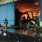 Kebakaran di gudang mesin jahit di Jalan Niaga Tambangan, Surabaya pada Kamis (17/9/2020). (Foto: Dinas PMK Surabaya)