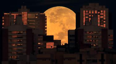 Penampakan Gerhana Bulan Total di Penjuru Dunia