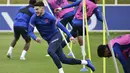 Gelandang Inggris, Declan Rice berlari saat mengikuti latihan di St George's Park, Burton upon Trent, Inggris, Senin (28/6/2021). Inggris akan bertanding melawan Jerman pada babak 16 besar Euro 2021 di Stadion Wembley. (AP Photo/Rui Vieira)