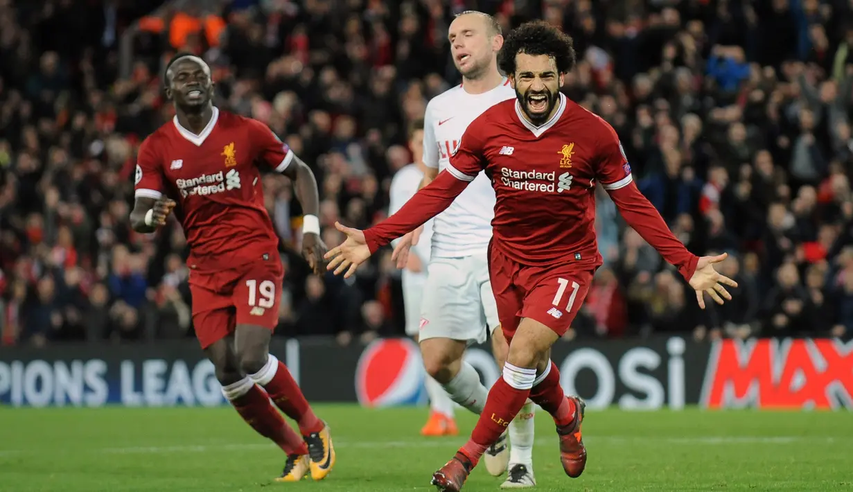 Pemain Liverpool, Mohamed Salah berselebrasi setelah berhasil mencetak gol ke gawang Spartak Moscow pada matchday terakhir Grup E Liga Champions di Stadion Anfield, Kamis (7/12). Liverpool menang 7-0 dan lolos ke babak 16 besar. (AP/Rui Vieira)