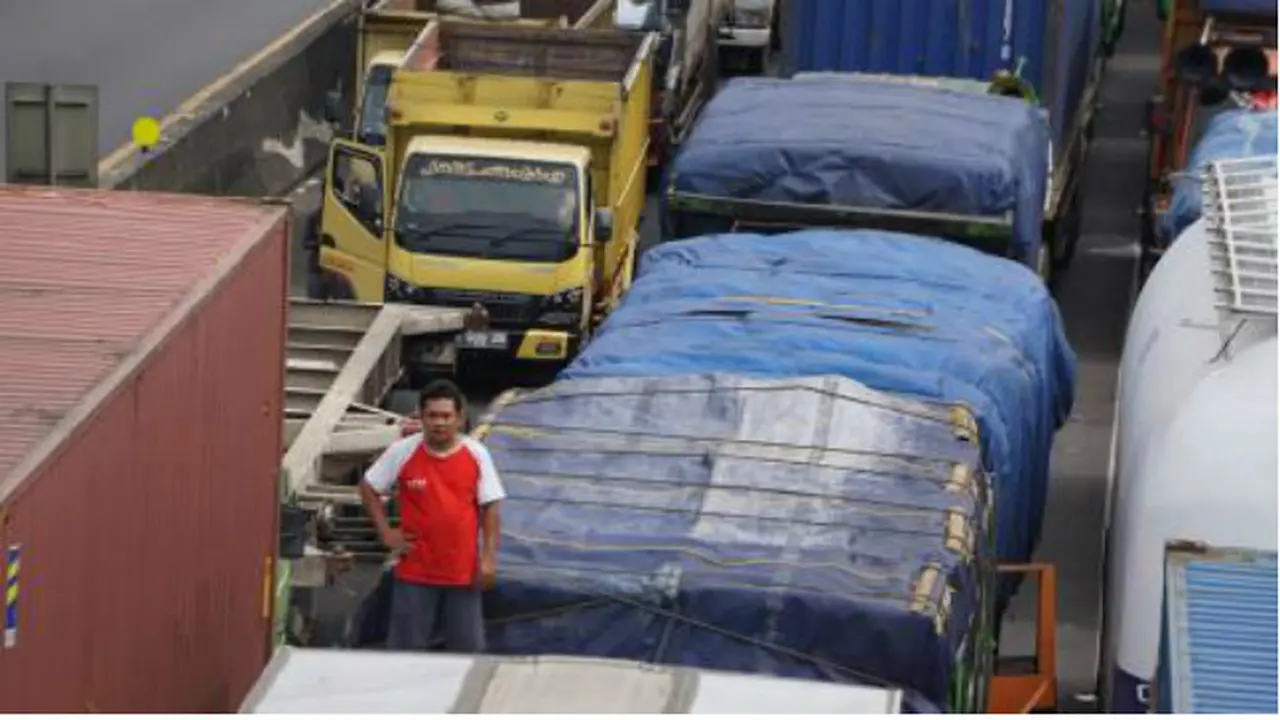 Polisi Berlakukan One Way di Jalur Purwakarta - Bandung