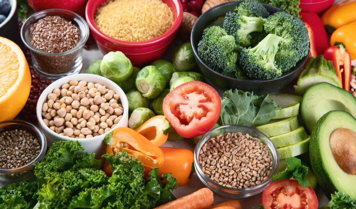 1. Konsumsi Makanan Bernutrisi Tinggi