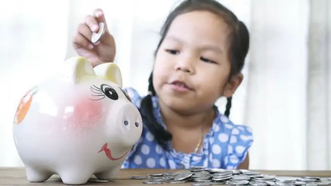 Mengenalkan literasi keuangan./Copyright shutterstock.com