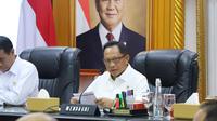 Menteri Dalam Negeri (Mendagri) Muhammad Tito Karnavian saat memimpin Rapat Koordinasi (Rakor) Percepatan Swasembada Pangan Menghadapi Musim Kemarau 2025 yang digelar secara hybrid dari Ruang Sidang Utama (RSU), Kantor Pusat Kementerian Dalam Negeri (Kemendagri), Jakarta, Selasa (3/6/2025).