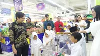 Bos Barito Putera Traktir Anak Yatim