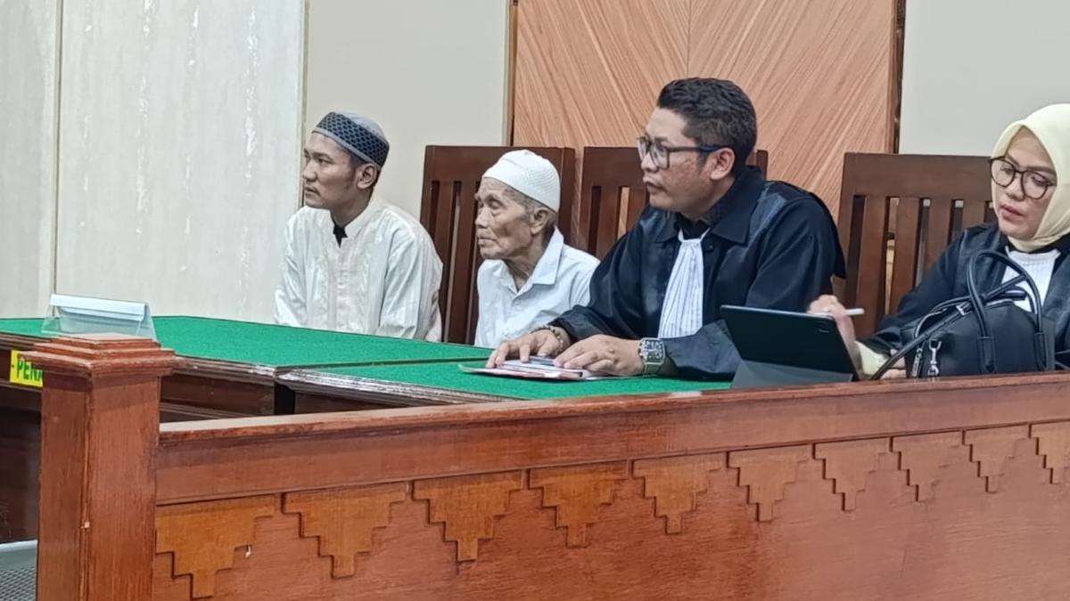 Kisah Pilu Mbah Mujiran, Kakek Renta yang Ditahan karena Karet Demi Susu Cucu