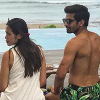 "Hanya kamu dan aku @inijedar," tulis Vishal Singh dengan bahasa Inggris di keterangan salah satu fotonya bersama Jessica Iskandar sembari menikmati keindahan pantai Canggu yang diunggah pada 3 September. (Instagram/vishal.singh786)