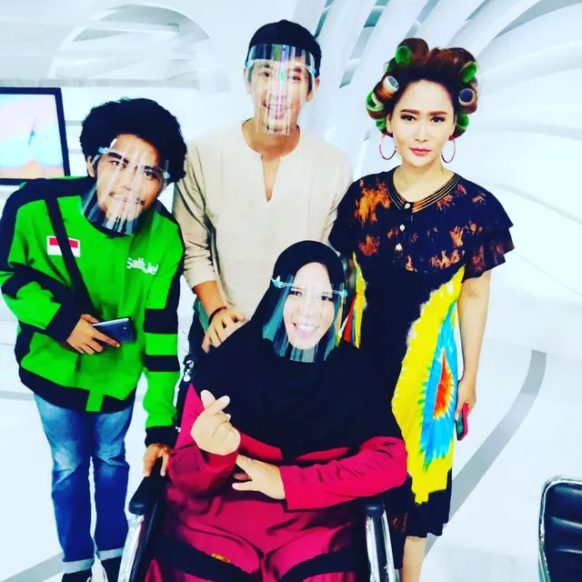 Pakai Kursi Roda, 6 Potret Terbaru Rohimah Alli Mantan Istri Kiwil Usai Kecelakaan