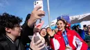 Kini, ia kembali tampil mengagumkan dengan menyabet satu emas di nomor halfpipe dan dua medali perak pada nomor Slopestyle dan Big Air. (AP Photo/Julia Demaree Nikhinson)