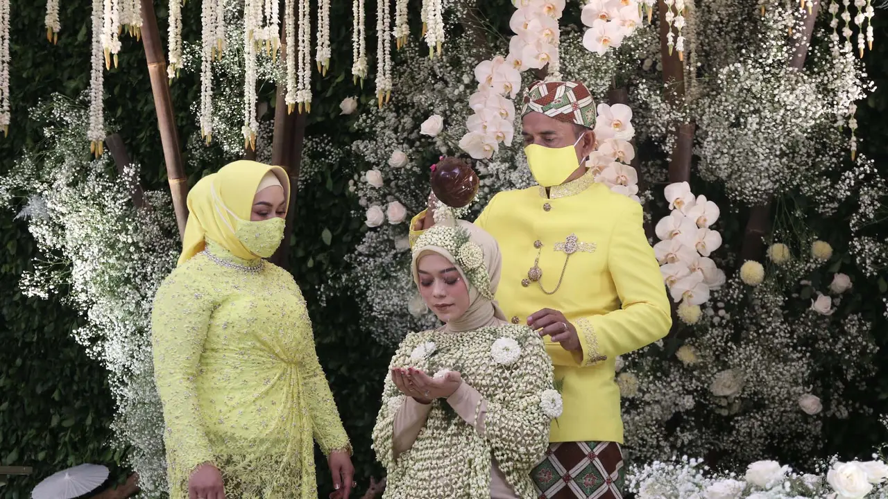 [Fimela] Siraman Lesti Kejora