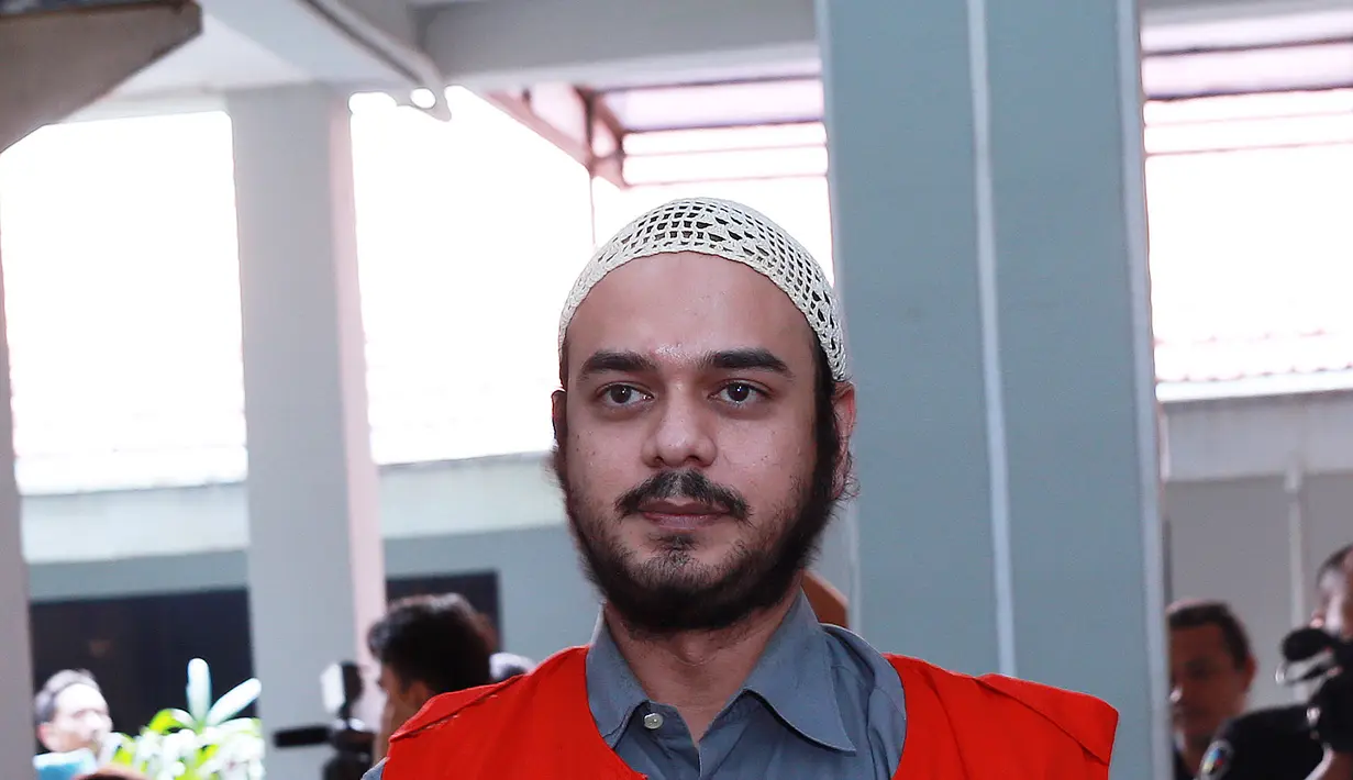 Rio Reifan. Ditangkap pada Januari 2015 di lobi apartemen Kalibata City, Jakarta Selatan. Polisi berhasil mengamankan barang bukti berupa satu kantong plastik klip narkotika jenis sabu dan juga alat hisap. (Wimbarsana/Bintang.com)