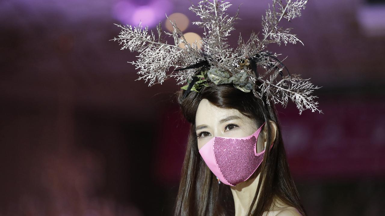 FOTO: Peragaan Busana Kala Pandemi COVID-19