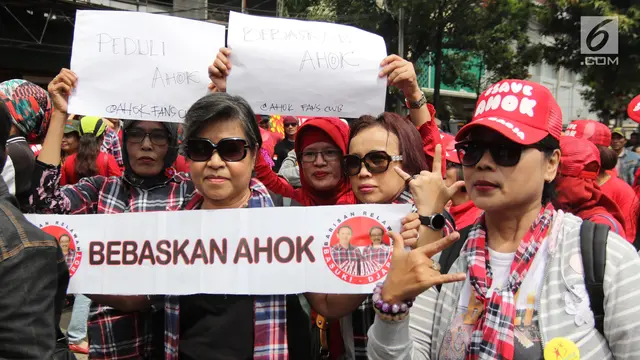 Aksi Massa Pro dan Kontra Ahok di Luar Sidang PK