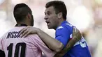 Adu argumen antara dua bomber, striker Palermo Fabrizio Miccoli (kiri) dan striker Sampdoria Antonio Cassano (kanan) dalam lanjutan Serie A yang digelar di Renzo Barbera Stadium, 9 Mei 2010. Skor 1-1. AFP PHOTO / Marcello PATERNOSTRO 