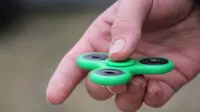Intip Astronot Ini Main Fidget Spinner di Luar Angkasa