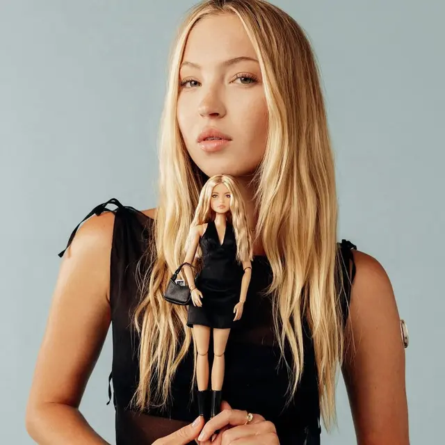 Putri Kate Moss dan Mattel Luncurkan Barbie Penyandang Diabetes Tipe 1. (Dok: IG @lilamoss https://www.instagram.com/p/DL4fIp7tZ2j/?igsh=NHl1cjhoM2R4MnRh)