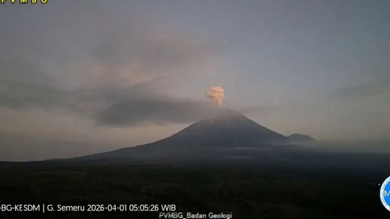 Pengamatan visual, Gunung Semeru di perbatasan Kabupaten Lumajang dan Malang, Jawa Timur (Jatim) erupsi 16 kali.